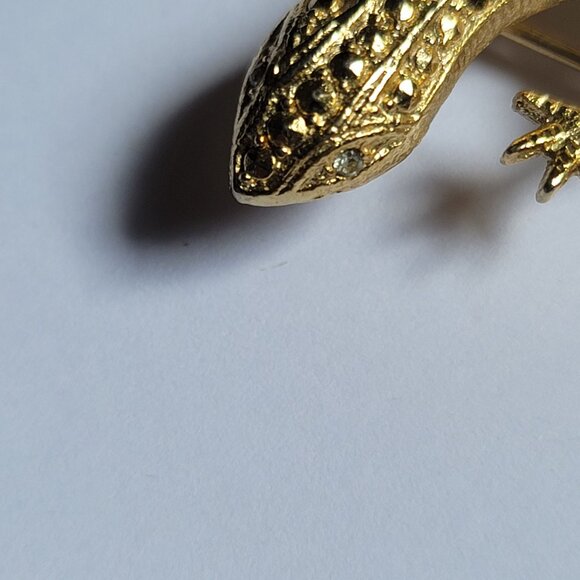 Elegant Gold-Tone Lizard Brooch - Picture 5 of 6